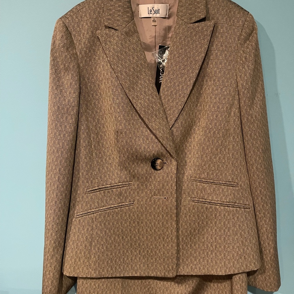 Le Suit Women's Textured Brown Blazer & skirt